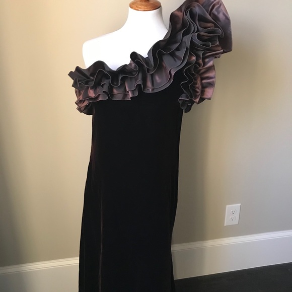 Victor Costa Dresses & Skirts - Glamorous Victor Costa brown velvet evening gown